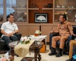 Gubernur Provinsi Sulsel, Andi Sudirman Sulaiman saat bersama Pelaksana Tugas (Plt) Direktur Jenderal Perimbangan Keuangan Kementerian Keuangan RI, Nufransa, di Kantor Direktorat Jenderal Perimbangan Keuangan, Jakarta, Senin 3 Agustus 2026.